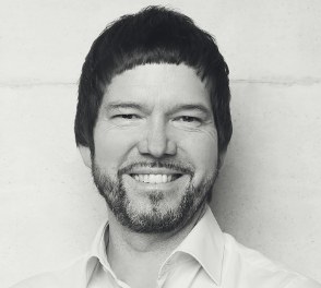 Dr. Mathias Stuhr